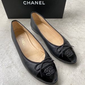 Chanel Lambskin and patent leather ballet flats black 41